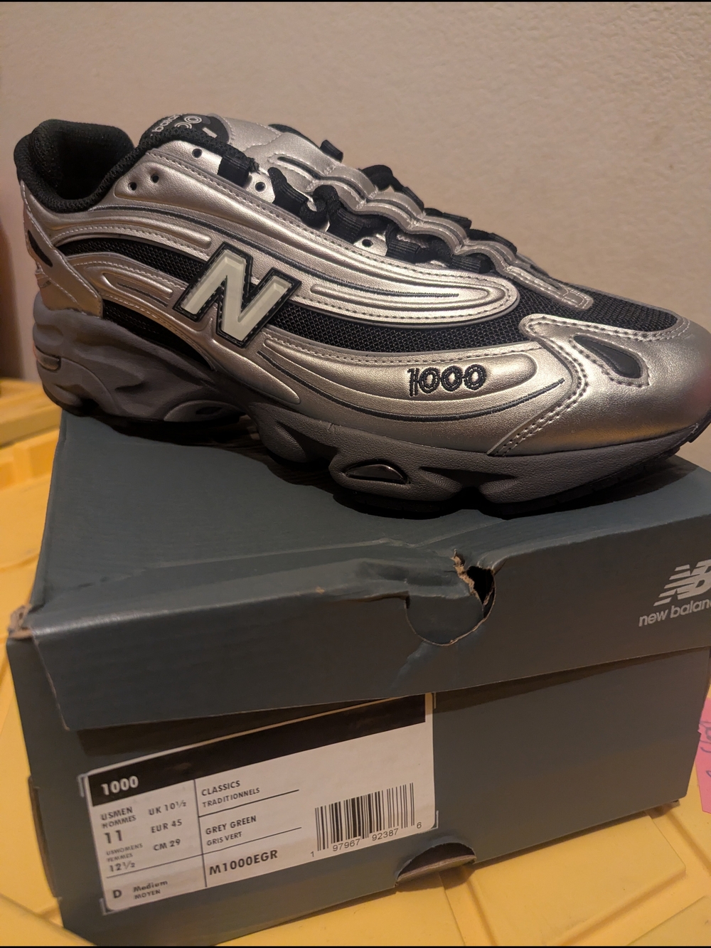 New Balance Men’s 1000 Metallic Silver Running Shoes - Picture 3 of 6